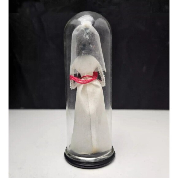 Vintage Miniature Geisha Bride Doll in Glass Dome Gown Veil Bouquet 4" Taiwan - Picture 2 of 10